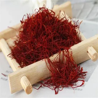 زعفران اصل قائنات با عطر و رنگ اصیل ایده‌ آل برای انواع غذا ها و نوشیدنی‌ ها